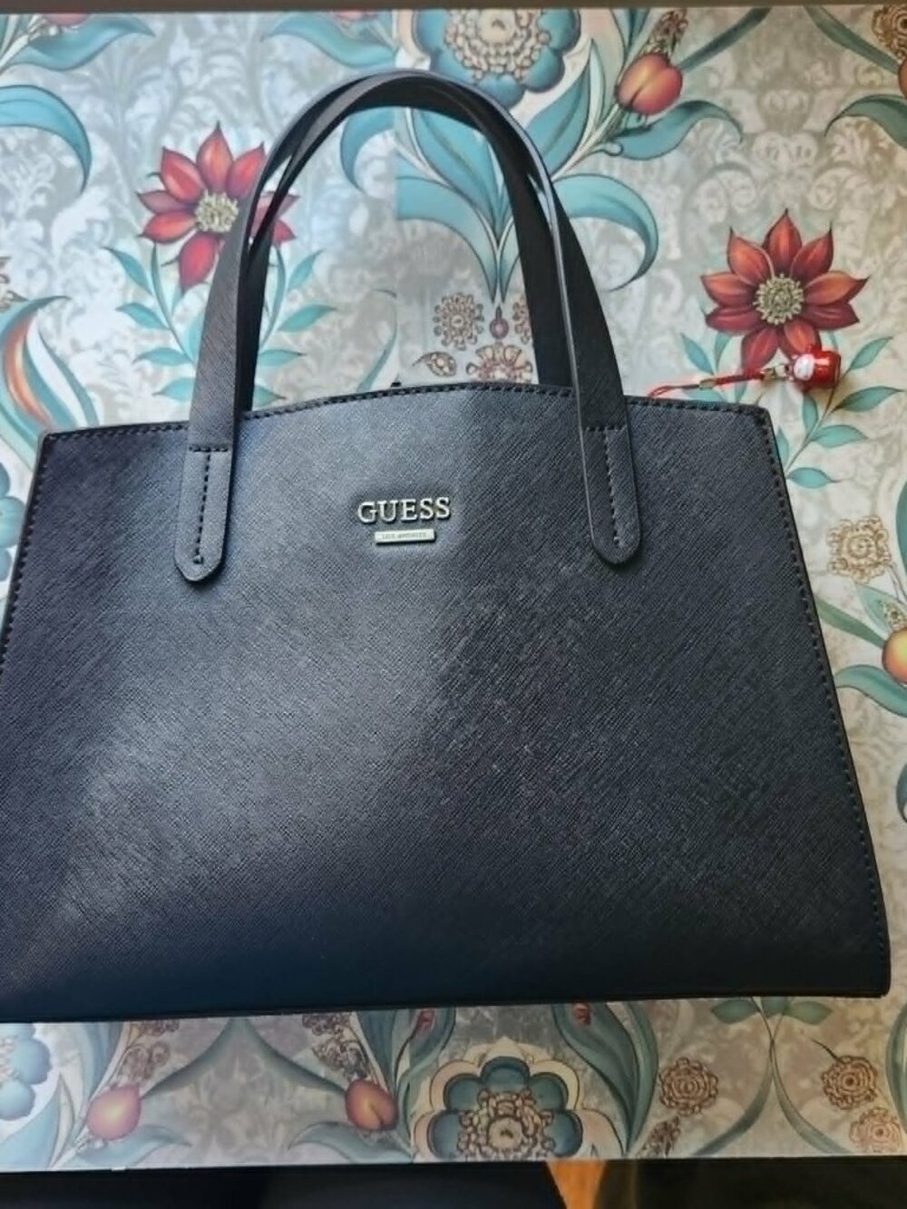 Guess Purse Black with Red Interior, + shoulder strap, Los Angeles 11x8x3